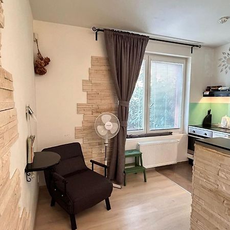 Bastien Studio Near Airport Praha Bagian luar foto