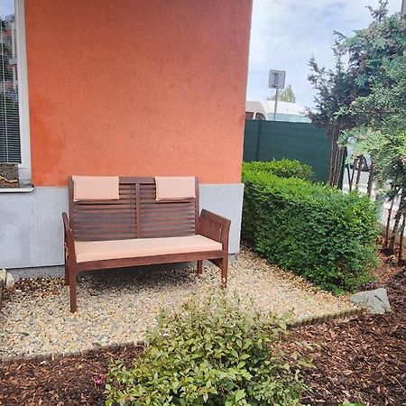 Bastien Studio Near Airport Praha Bagian luar foto