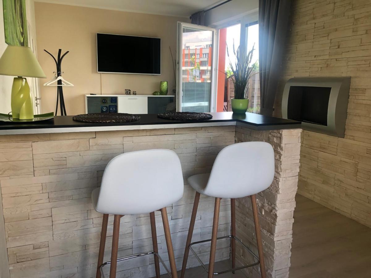 Bastien Studio Near Airport Praha Bagian luar foto