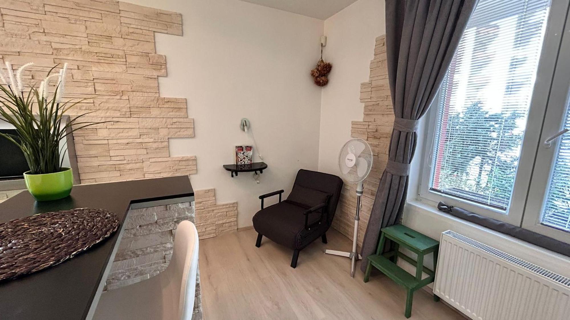 Bastien Studio Near Airport Praha Bagian luar foto
