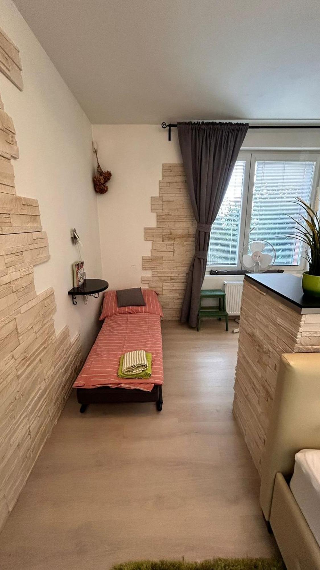 Bastien Studio Near Airport Praha Bagian luar foto