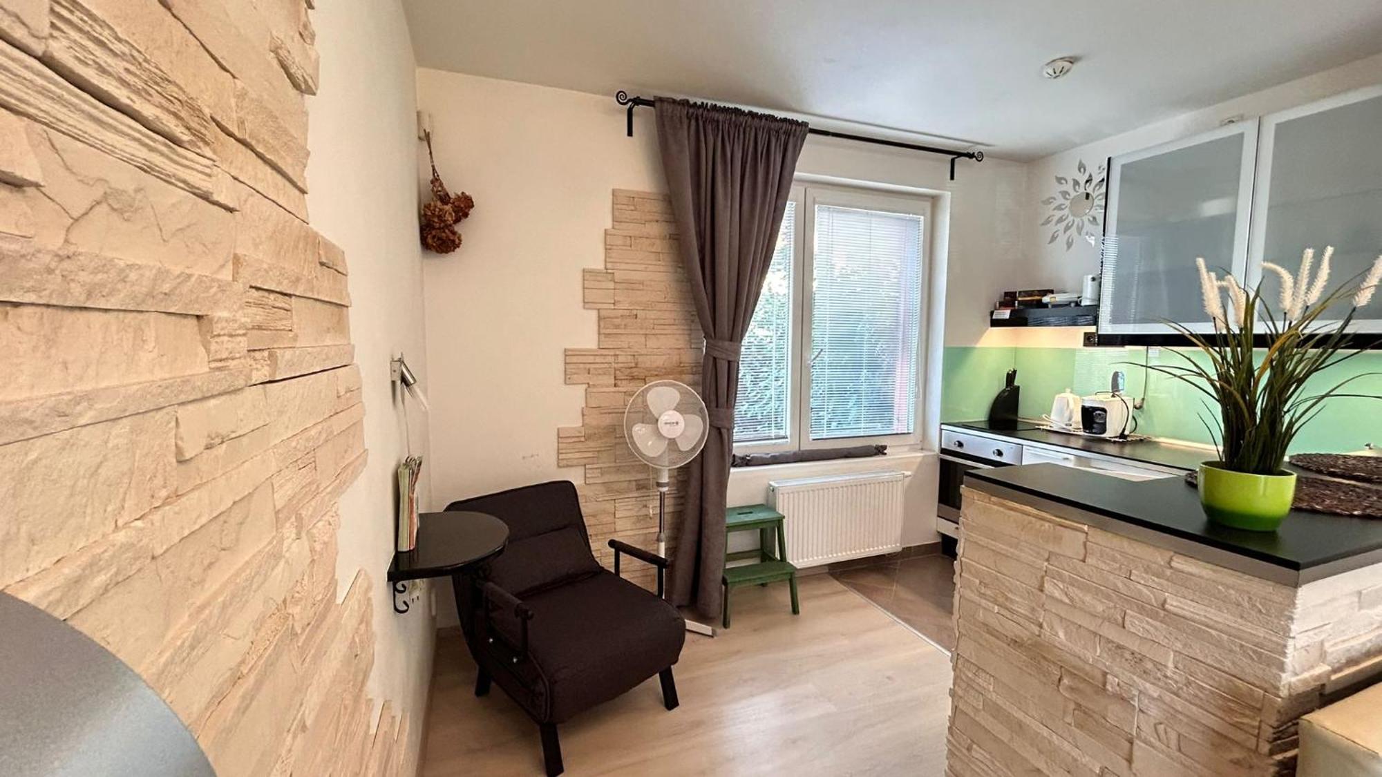 Bastien Studio Near Airport Praha Bagian luar foto