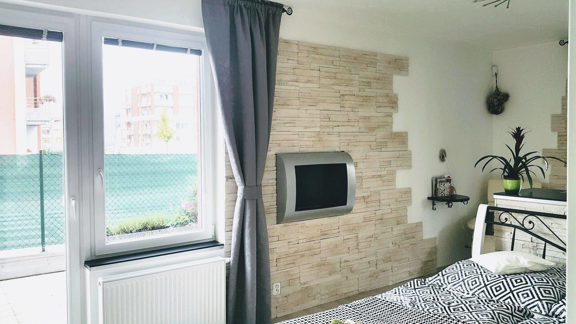 Bastien Studio Near Airport Praha Bagian luar foto