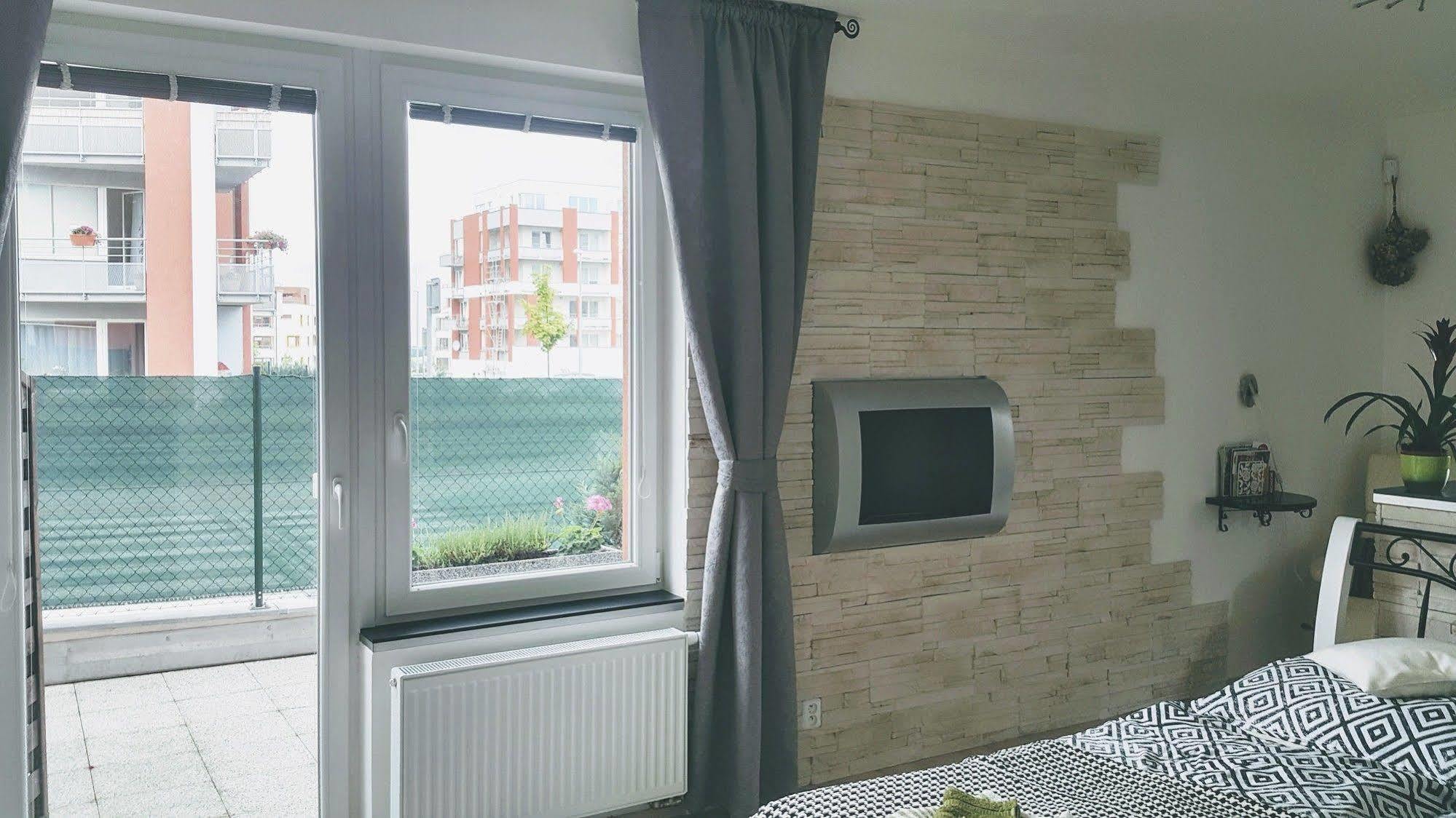 Bastien Studio Near Airport Praha Bagian luar foto