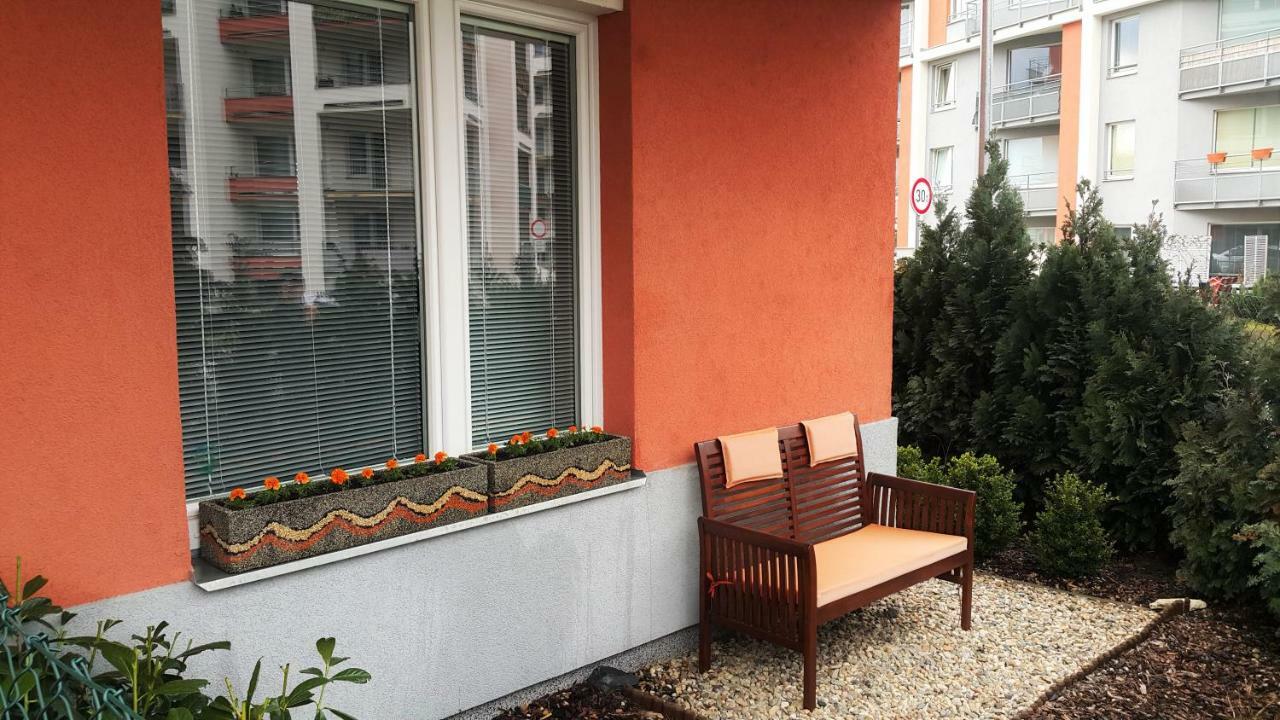 Bastien Studio Near Airport Praha Bagian luar foto